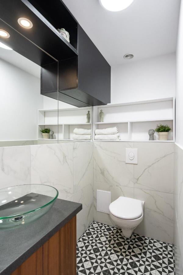Elegant Two Bedrooms Apartment Бухарест Екстер'єр фото